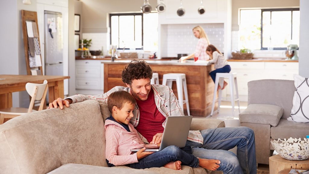 koronoios-lockdown-i-lathos-kinisi-pou-den-prepei-na-kanoume-mesa-sto-spiti