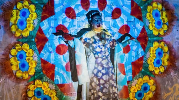 frida-ki-allo-i-zoi-tis-thrylikis-frinta-kalo-ksanazontaneyei-sti-skini