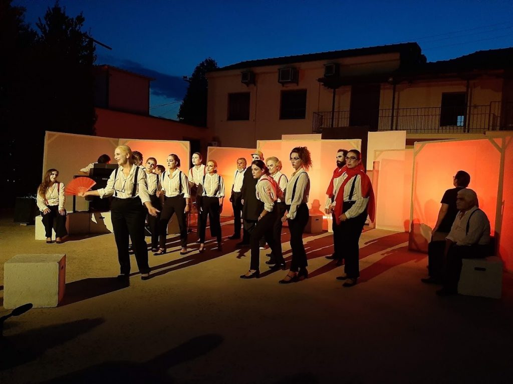 h-kentriki-skini-kai-i-skini-varnava-kai-se-athinaika-theatrika-festival